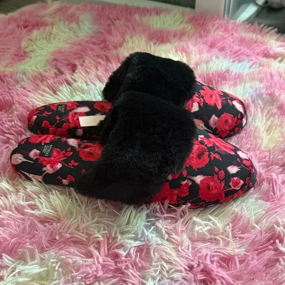 Victoria's Secret Red Floral and Black Fur Slippers ( size 7-8 ) - Picture 4 of 4